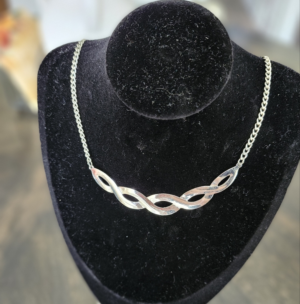 Elegant Silver Twist Necklace